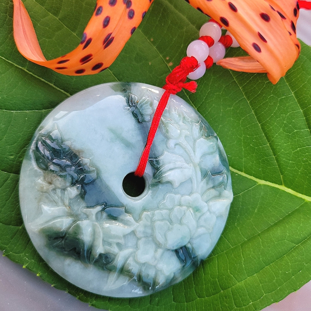 NWT Genuine All Natural Jadeite Flowers Donut Pendant Necklace